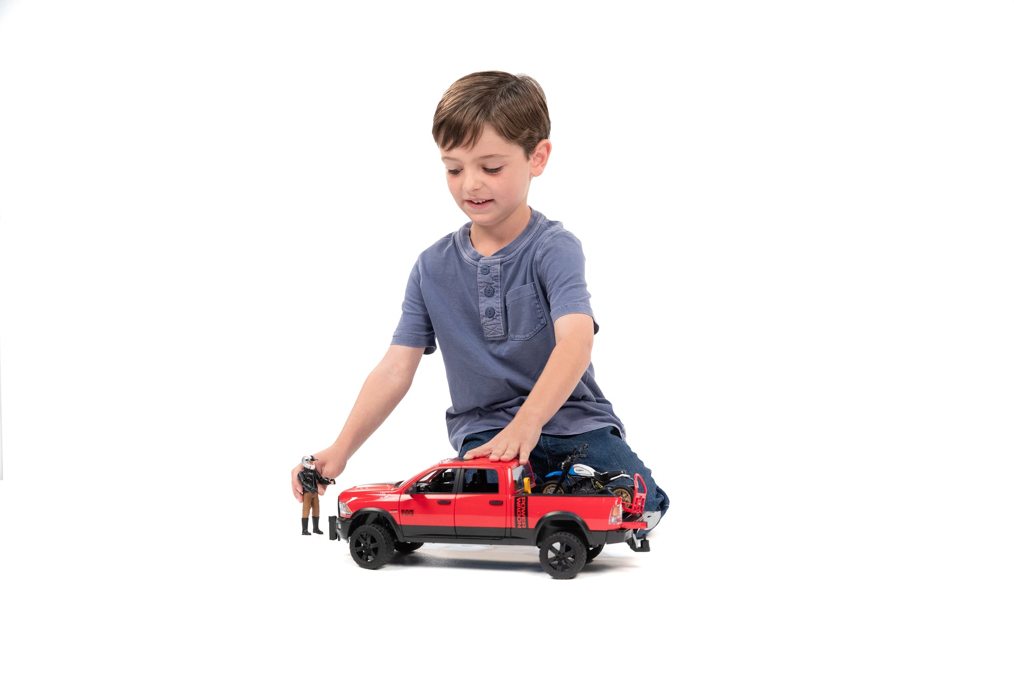 Bruder 02502 Ram 2500 Power Wagon with Ducati Scrambler Desert Sled and Driver 18.10.10