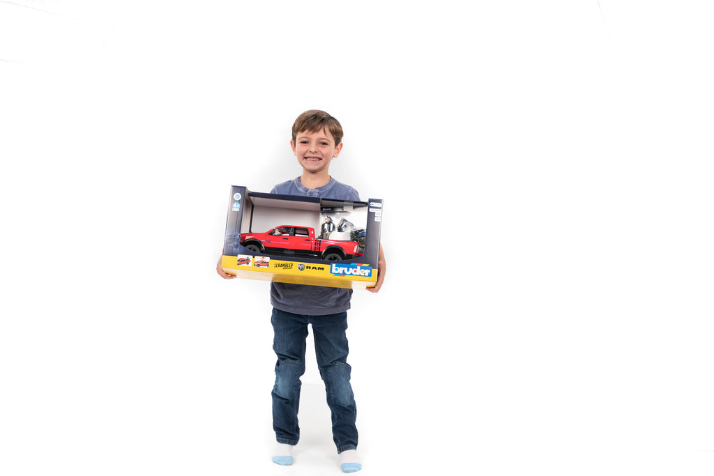 Bruder 02502 Ram 2500 Power Wagon with Ducati Scrambler Desert Sled and Driver 18.10.10