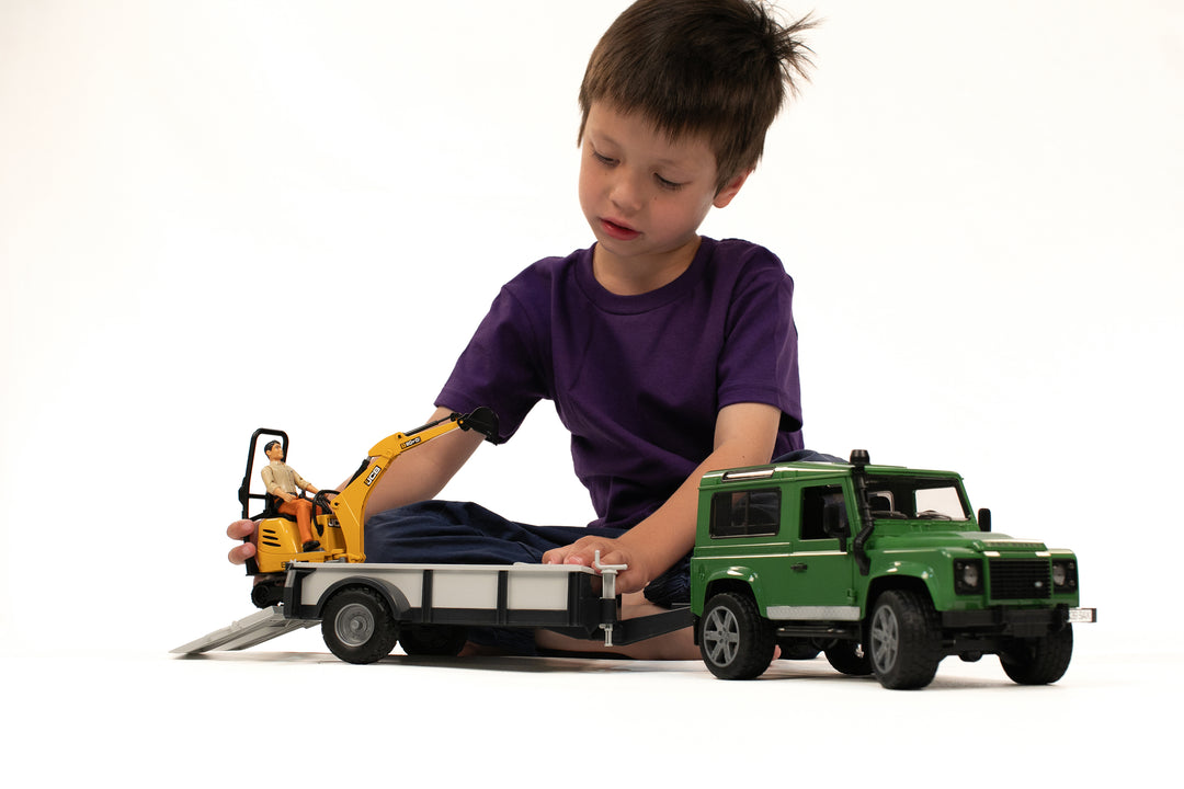 Bruder 02593 Land Rover w Trailer Worker and JCB Excavator 26.10.10 Bruder Toy Shop