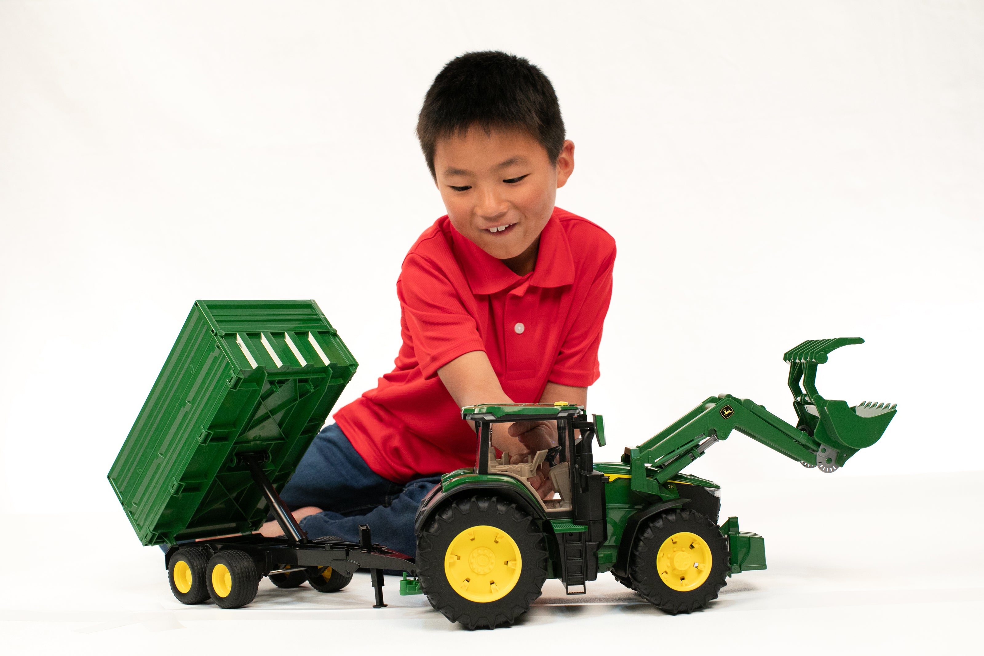 John Deere 7R 350 with frontloader and tandemaxle tipp – Bruder