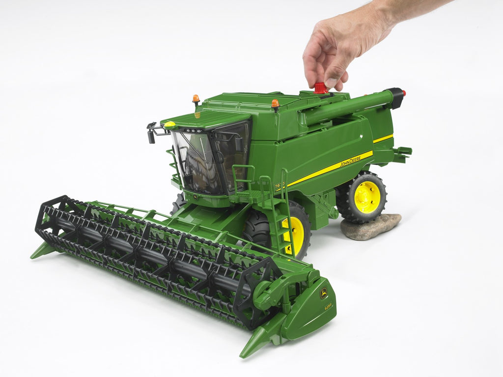 Bruder 09804 John Deere T670i Combine Harvester 22.16.8