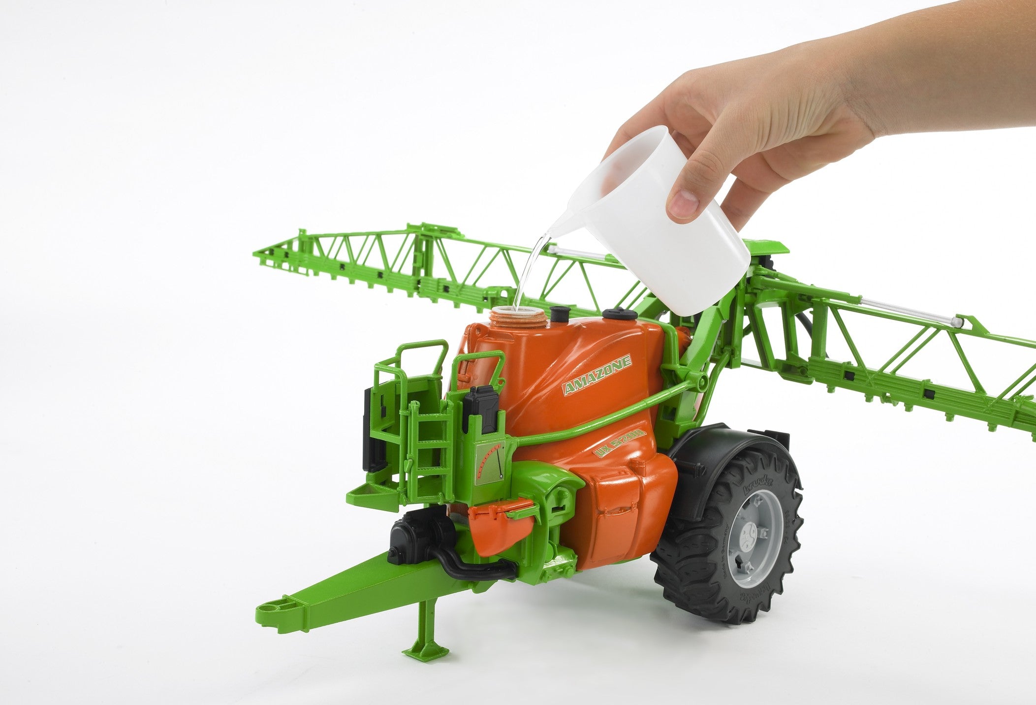 Amazone trailed field sprayer UX5200 – Bruder – Bruder Toy Shop