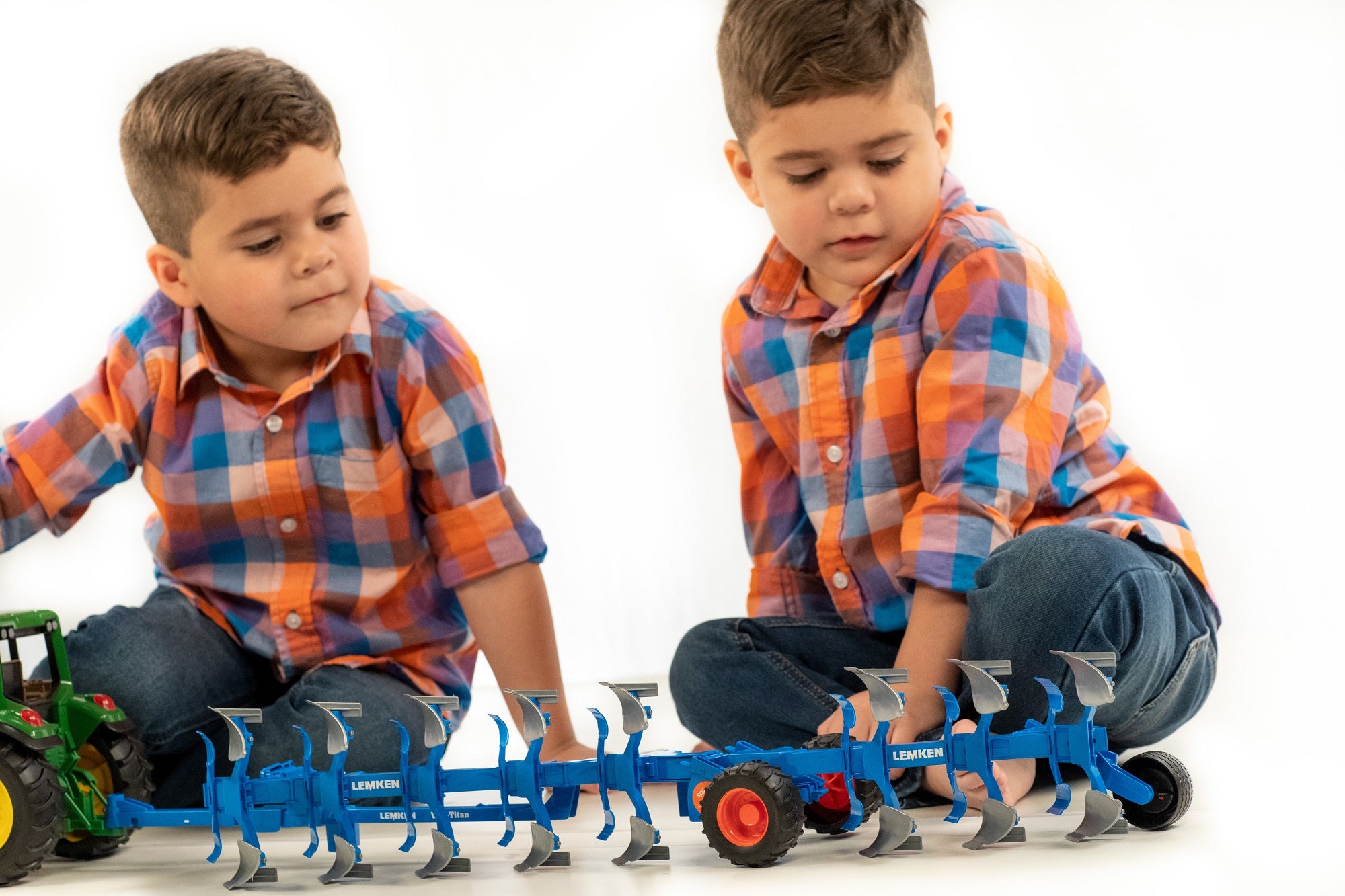 LEMKEN Semi-mounted reversible plow Vari-Titan – Bruder – Bruder