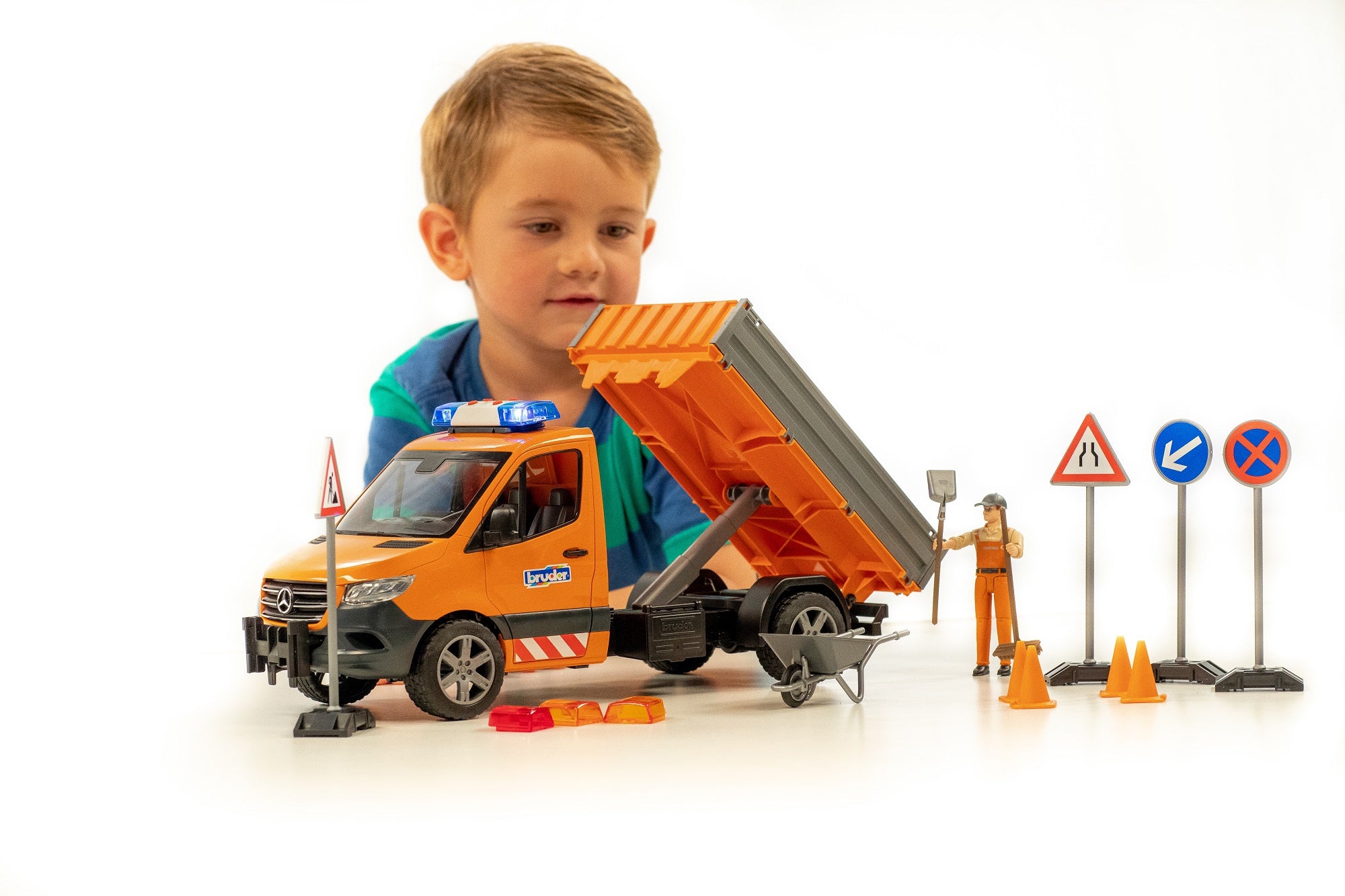 Bruder 02677 Mercedes-Benz Sprinter Municipal with Light & Sound Module, Driver and Accessories 20.12.8