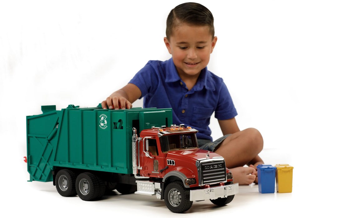 Bruder mack granite garbage truck deals