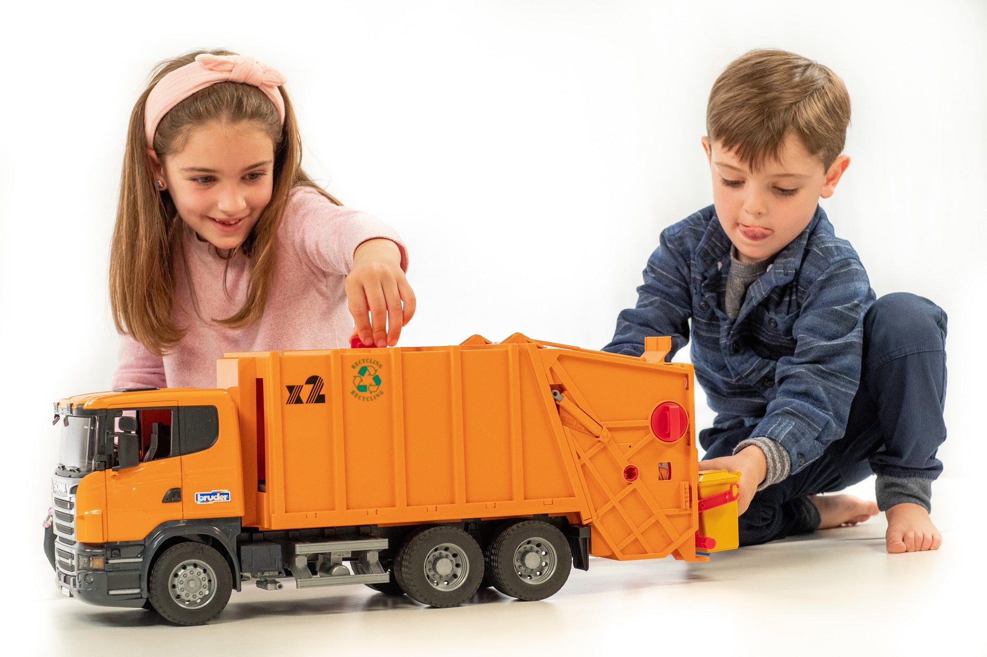 *SPECIAL* Bruder 03560 Scania R-Series Garbage Truck 28.12.10
