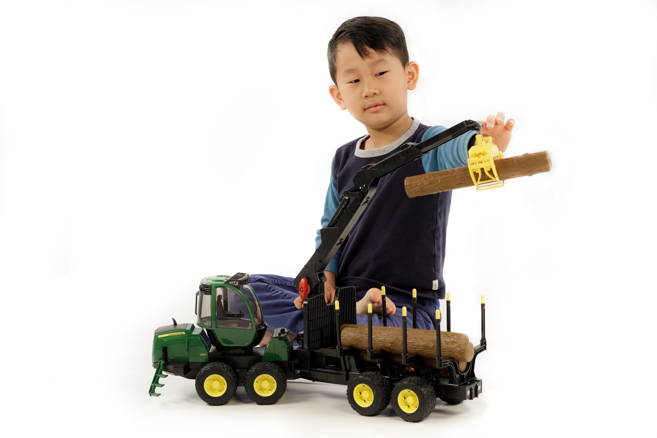John Deere 1210E Forwarder with 4 trunks and grab – Bruder