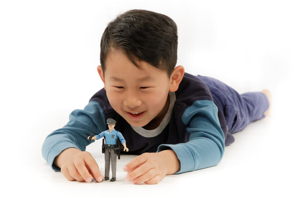 Bruder 60050 Police Officer with Light Skin Tone and Accessories 6.6.6